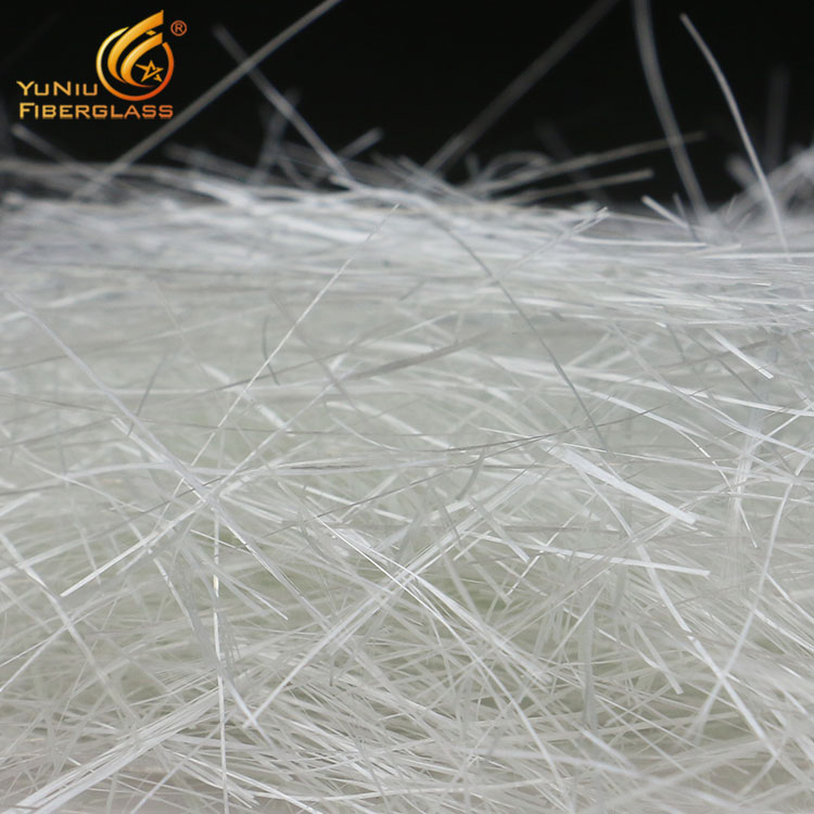 Venta al por mayor en línea E-vidrio 9 μm Hilos cortados de fibra de vidrio como materia prima para esteras de agujas